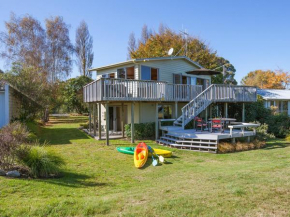 Absolute Waterfront with WiFi - Five Mile Bay Holiday Home Taupo